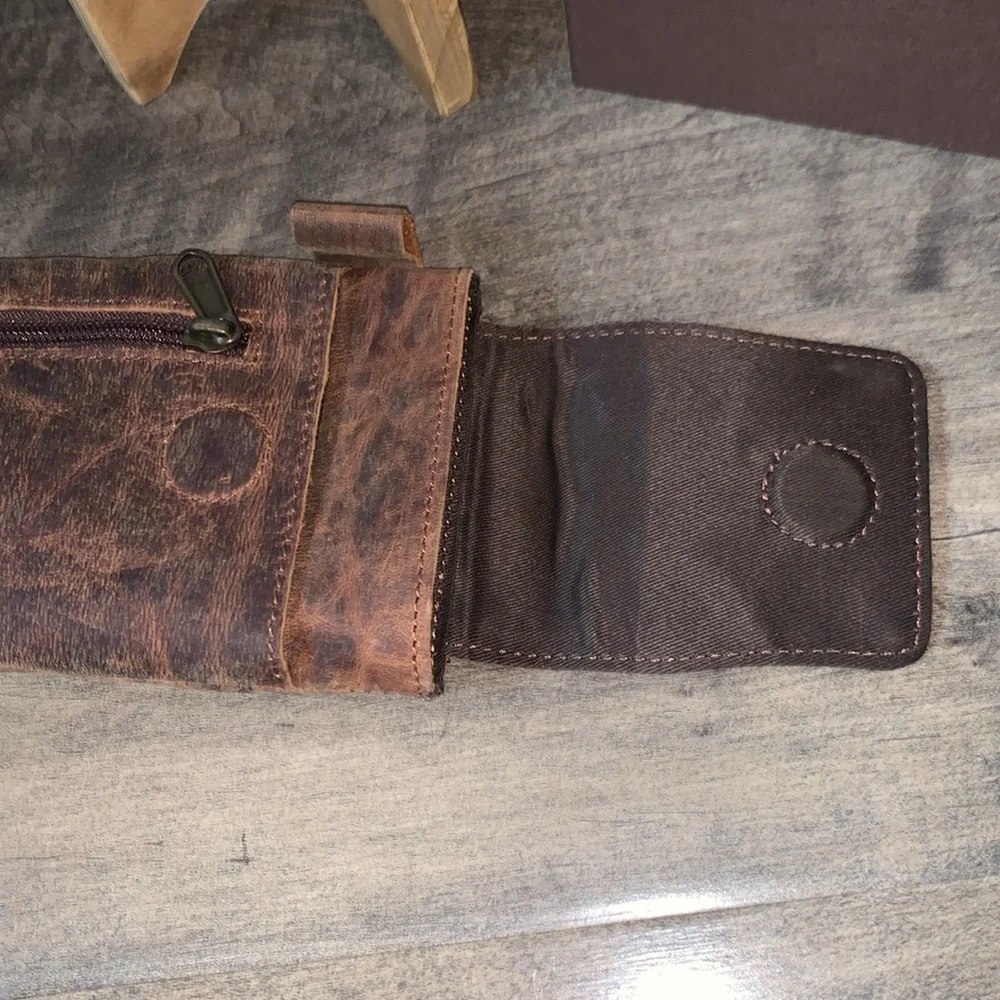NWB MOONSTER LEATHER PHONE HOLSTER